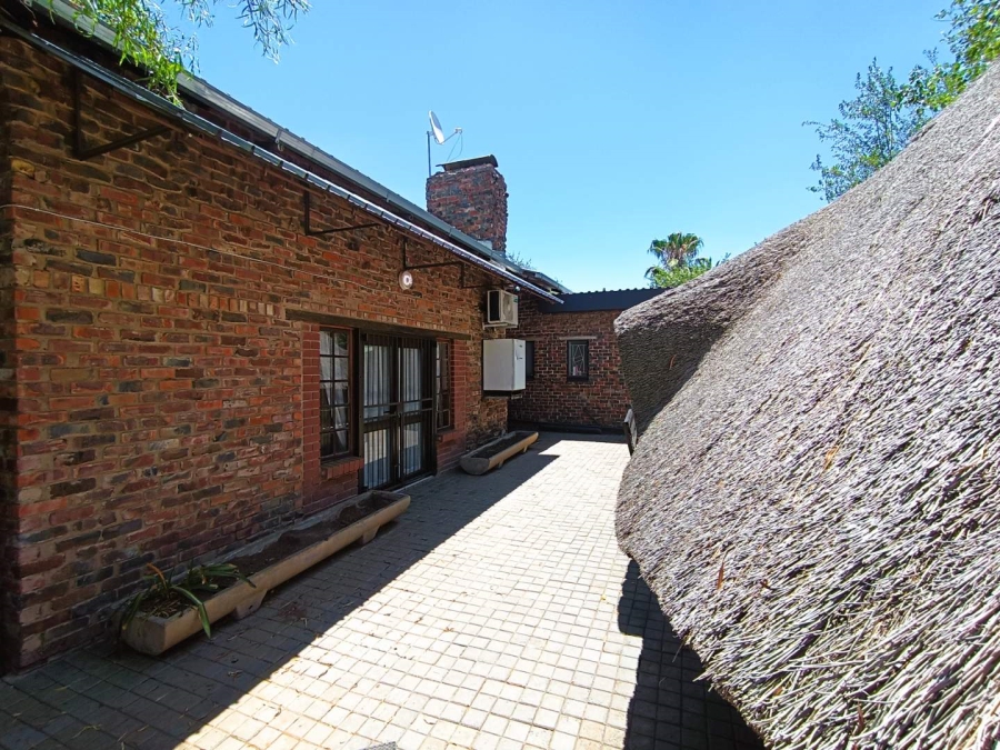 5 Bedroom Property for Sale in Fichardt Park Free State